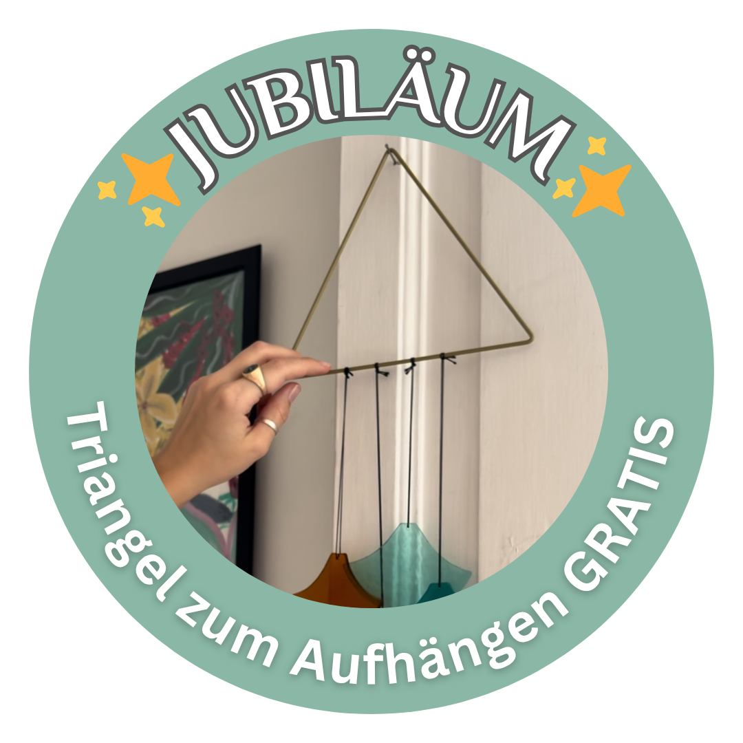 Triangel zum individuellen Aufhängen (wir empfehlen hierzu schwarzes dünnes Band auszuwählen)