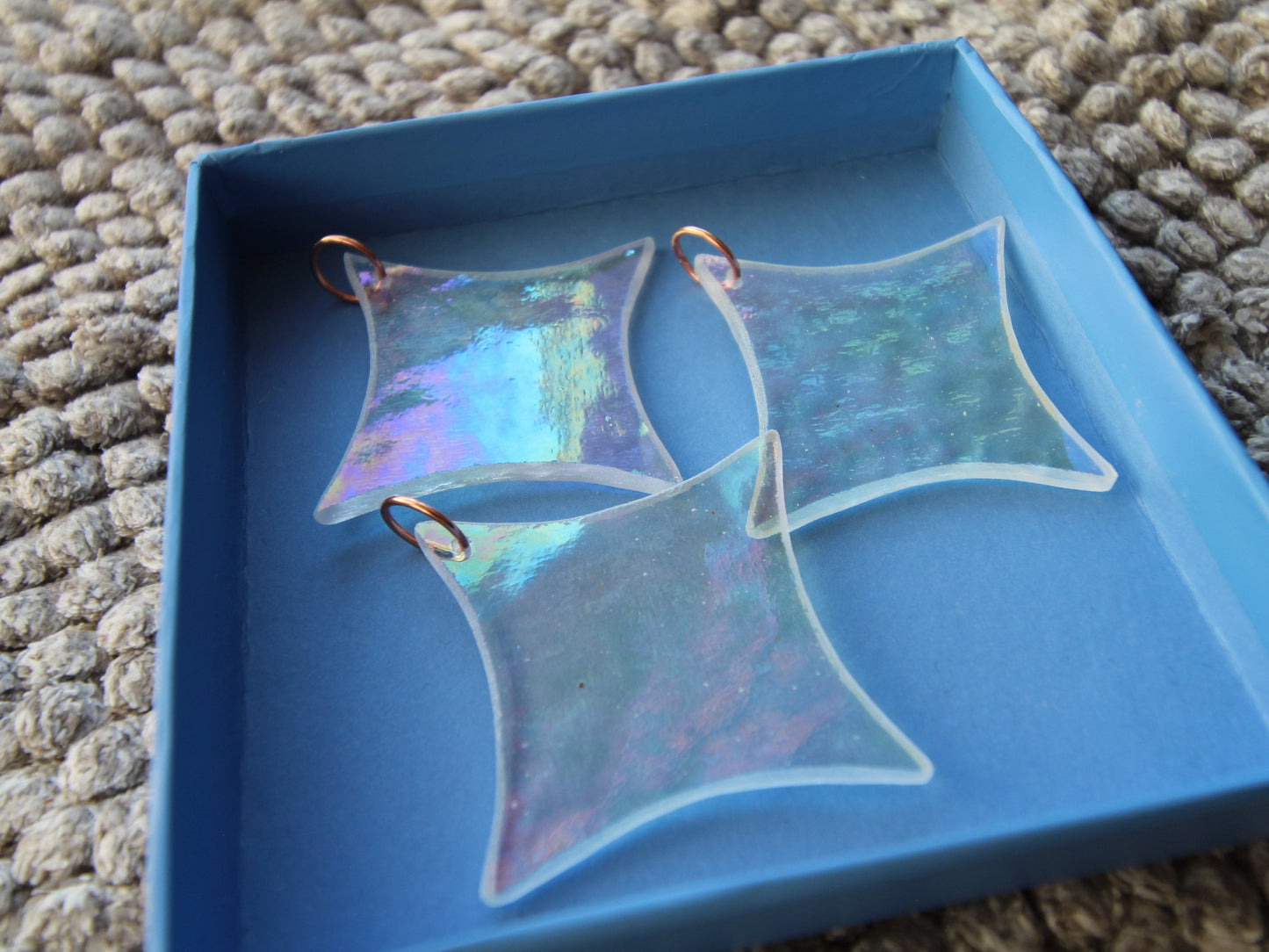 handgefertigte irisierende Weihnachtsdeko Fenster Glas Sterne l nachhaltige Weihnachtsdeko l slow fashion decor l Sonnenfänger Weihnachten l