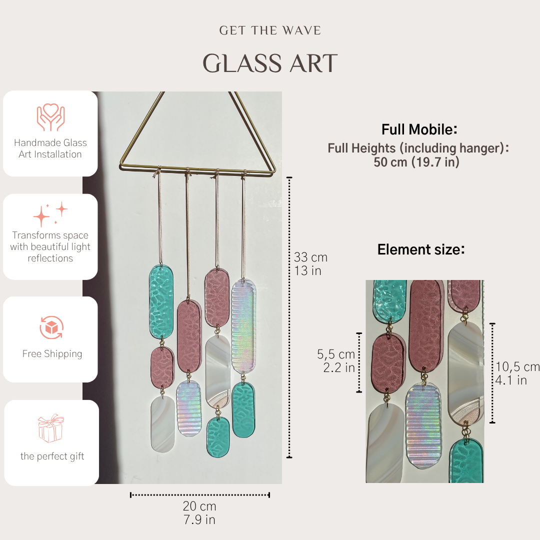 Farbenfrohes verspieltes Mobile mit detaillierten ovalen Glaselementen