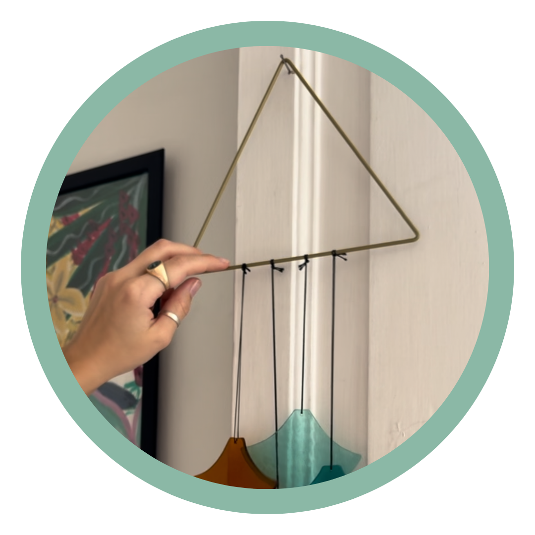 Triangel - zum individuellen Aufhängen (wir empfehlen hierzu schwarzes dünnes Band auszuwählen)