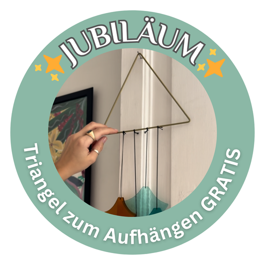Triangel zum individuellen Aufhängen (wir empfehlen hierzu schwarzes dünnes Band auszuwählen)