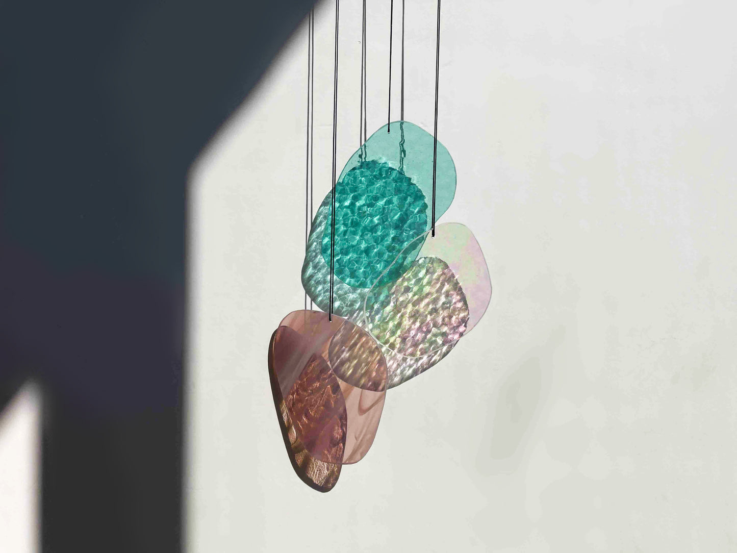 Organic Shapes: Wandkunst aus Glas in Pastellfarben