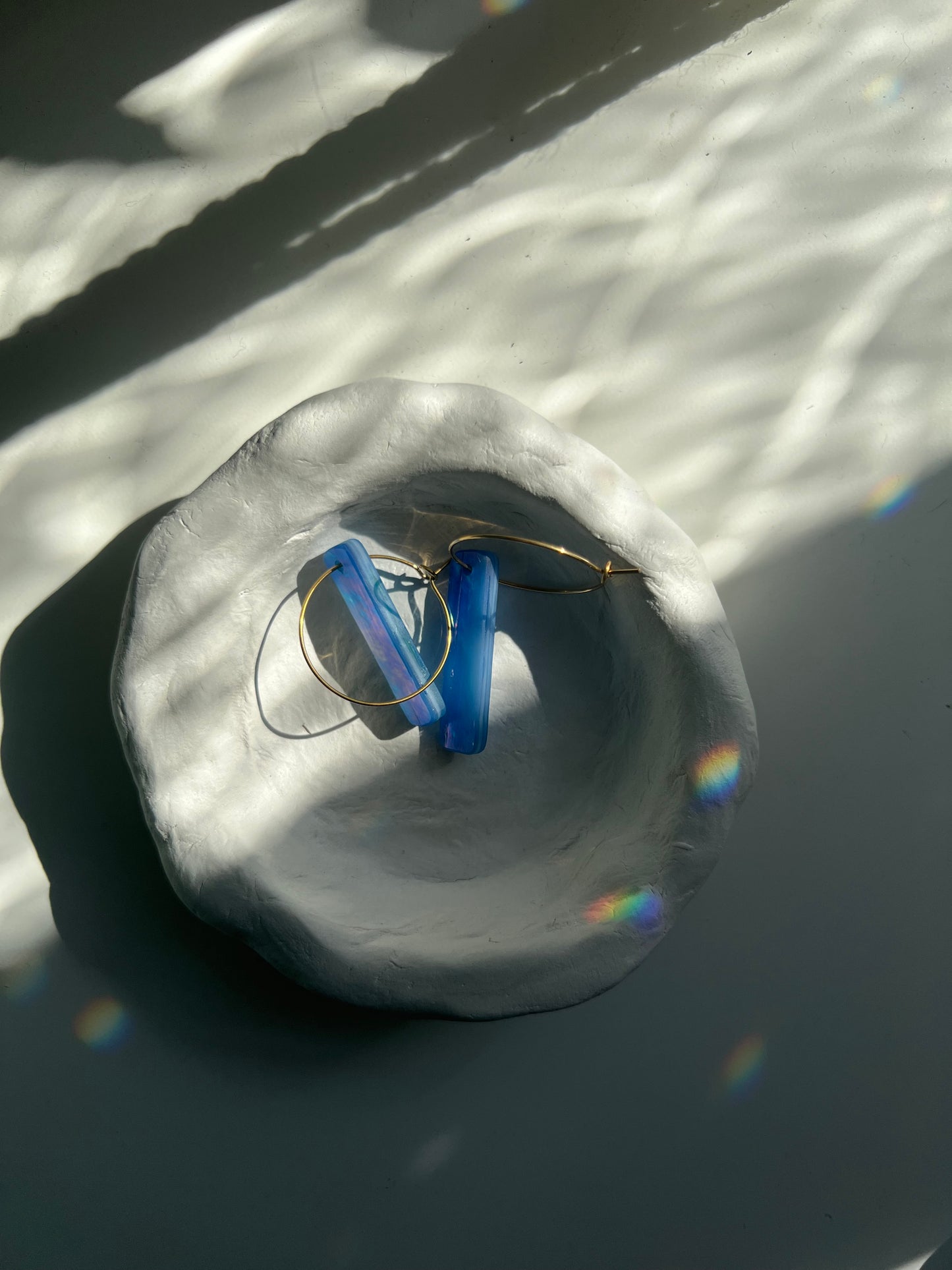 Glasohrringe Rectangle mit goldener Creole