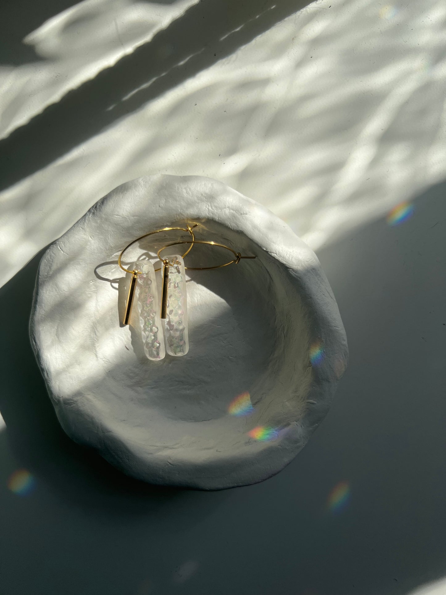 Glasohrringe Rectangle mit goldener Creole