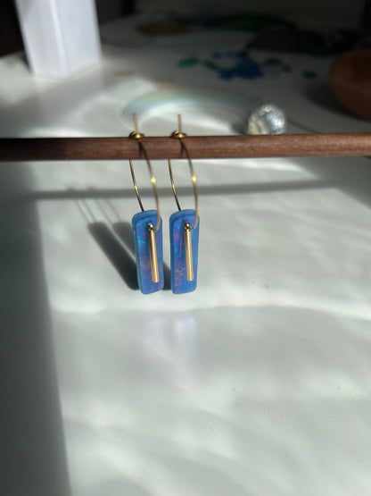 Glasohrringe Rectangle mit goldener Creole