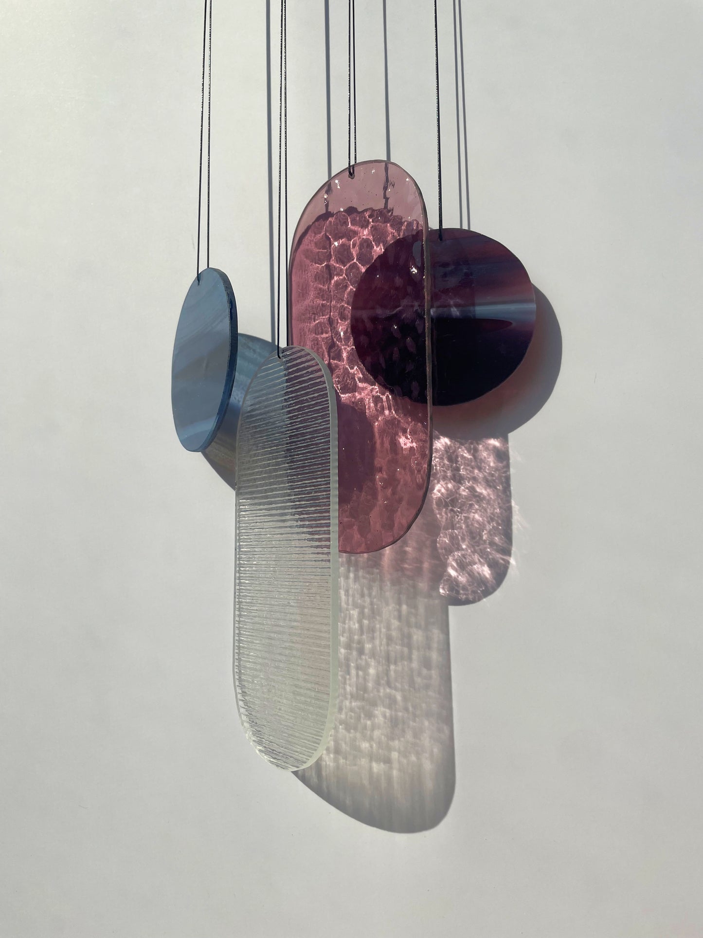 Rosa irisierender Wandbehang im Art Déco Stil