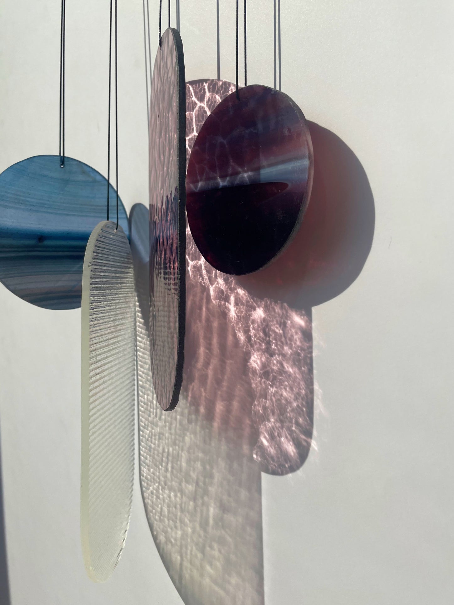 Rosa irisierender Wandbehang im Art Déco Stil