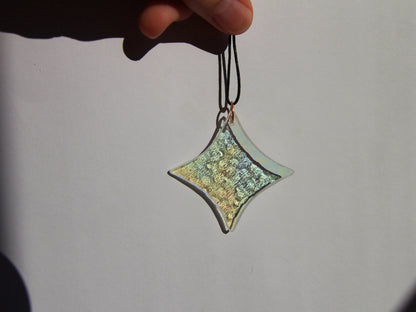 handgefertigte irisierende Weihnachtsdeko Fenster Glas Sterne l nachhaltige Weihnachtsdeko l slow fashion decor l Sonnenfänger Weihnachten l