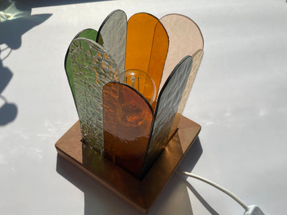 Golden Hour Sunset: Handgefertigte Glaslampe mit Holzsockel