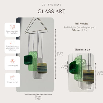 Glas-Mobile „Retro Shapes – Forest Light“ | Contemporary geometrische Fensterdeko in Grüntönen | Mid-Century Glaskunst handgefertigt