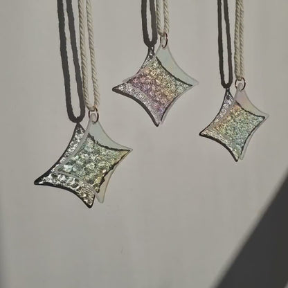 handgefertigte irisierende Weihnachtsdeko Fenster Glas Sterne l nachhaltige Weihnachtsdeko l slow fashion decor l Sonnenfänger Weihnachten l