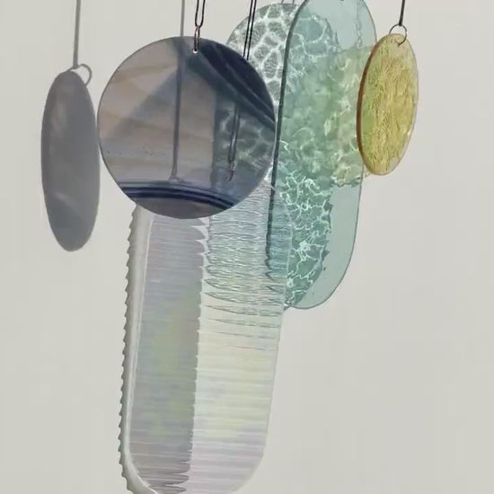 irisierend, türkis, gelb und lila Wandbehang im Art Deco Stil, Modern Glass Art Sonnenfänger Lichtspiel Glas, 30th birthday gift for women