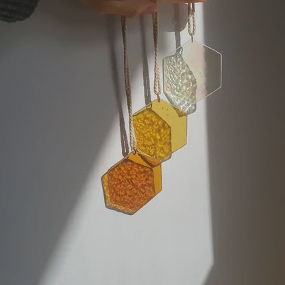 Honig Waben Sonnenfänger. balkon deko, Fensterdeko Frühling, Gartenschmuck ,honeycomb suncatcher, Fensterdeko Glas zum hängen, Wanddeko Glas