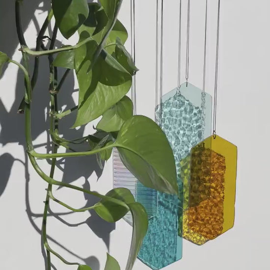 Mobile mit geometrischem Glas, Fenster Installation, Modern Glass Art Sonnenfänger Lichtspiel mit leuchtenden Elementen