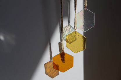 Honig Waben Sonnenfänger. balkon deko, Fensterdeko Frühling, Gartenschmuck ,honeycomb suncatcher, Fensterdeko Glas zum hängen, Wanddeko Glas