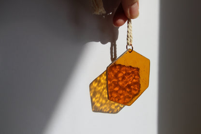 Honig Waben Sonnenfänger. balkon deko, Fensterdeko Frühling, Gartenschmuck ,honeycomb suncatcher, Fensterdeko Glas zum hängen, Wanddeko Glas