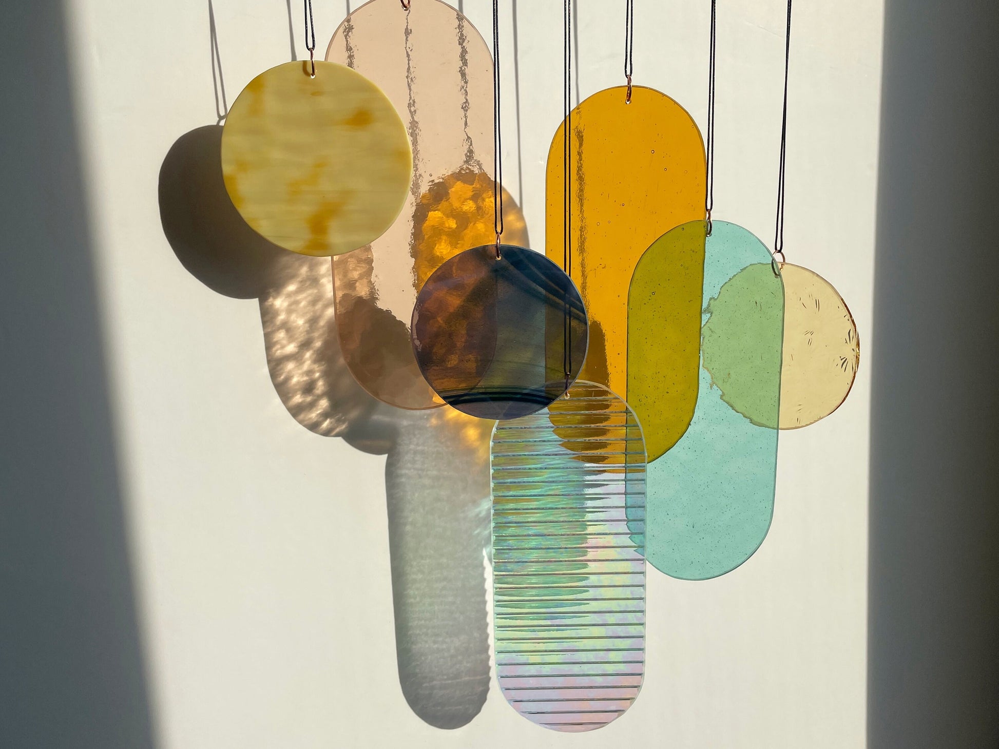 Wandbehang im Art Deco Stil, Modern Glass Art Sonnenfänger Lichtspiel mit geometrischem Glas