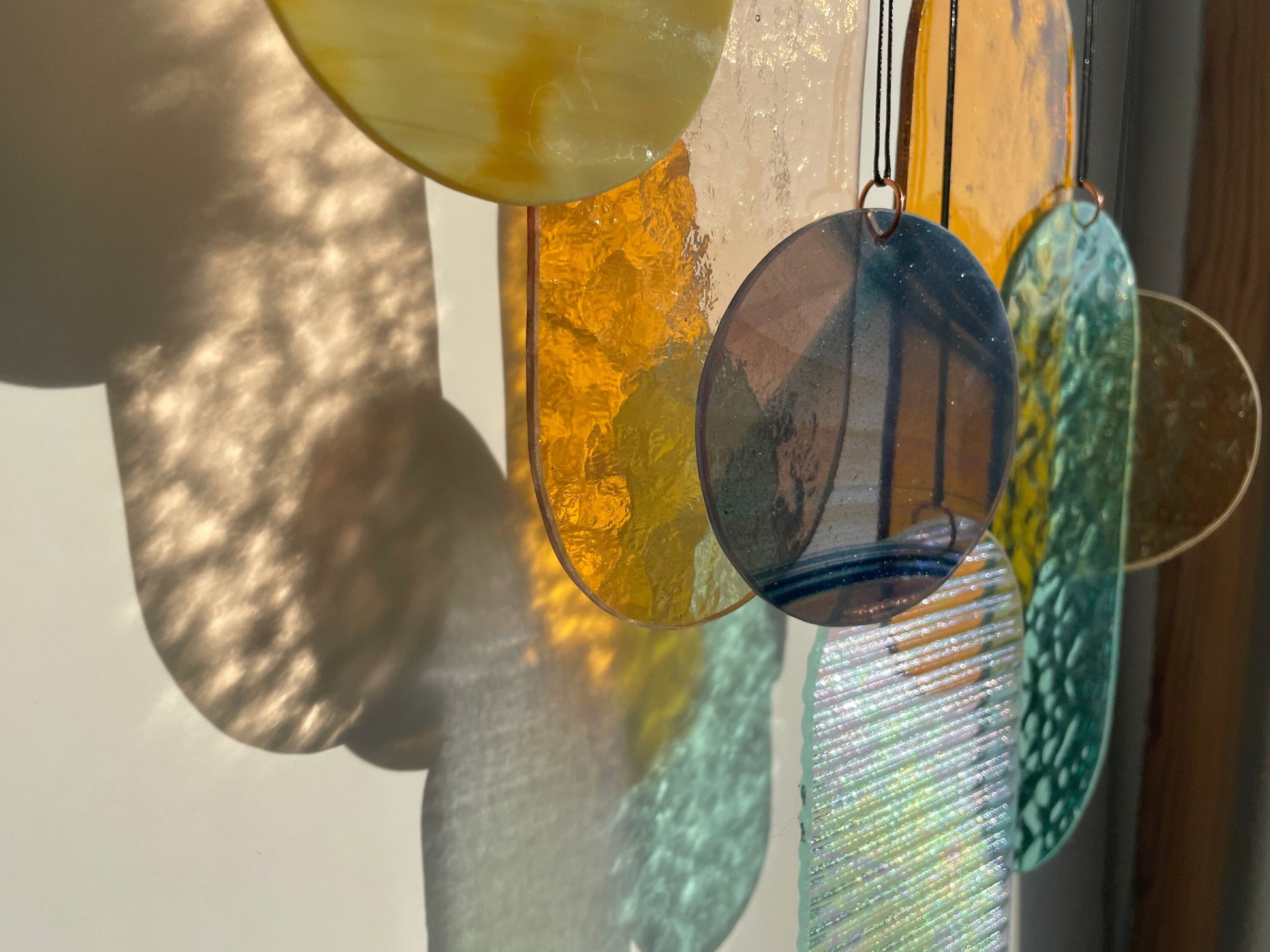 Wandbehang im Art Deco Stil, Modern Glass Art Sonnenfänger Lichtspiel mit geometrischem Glas