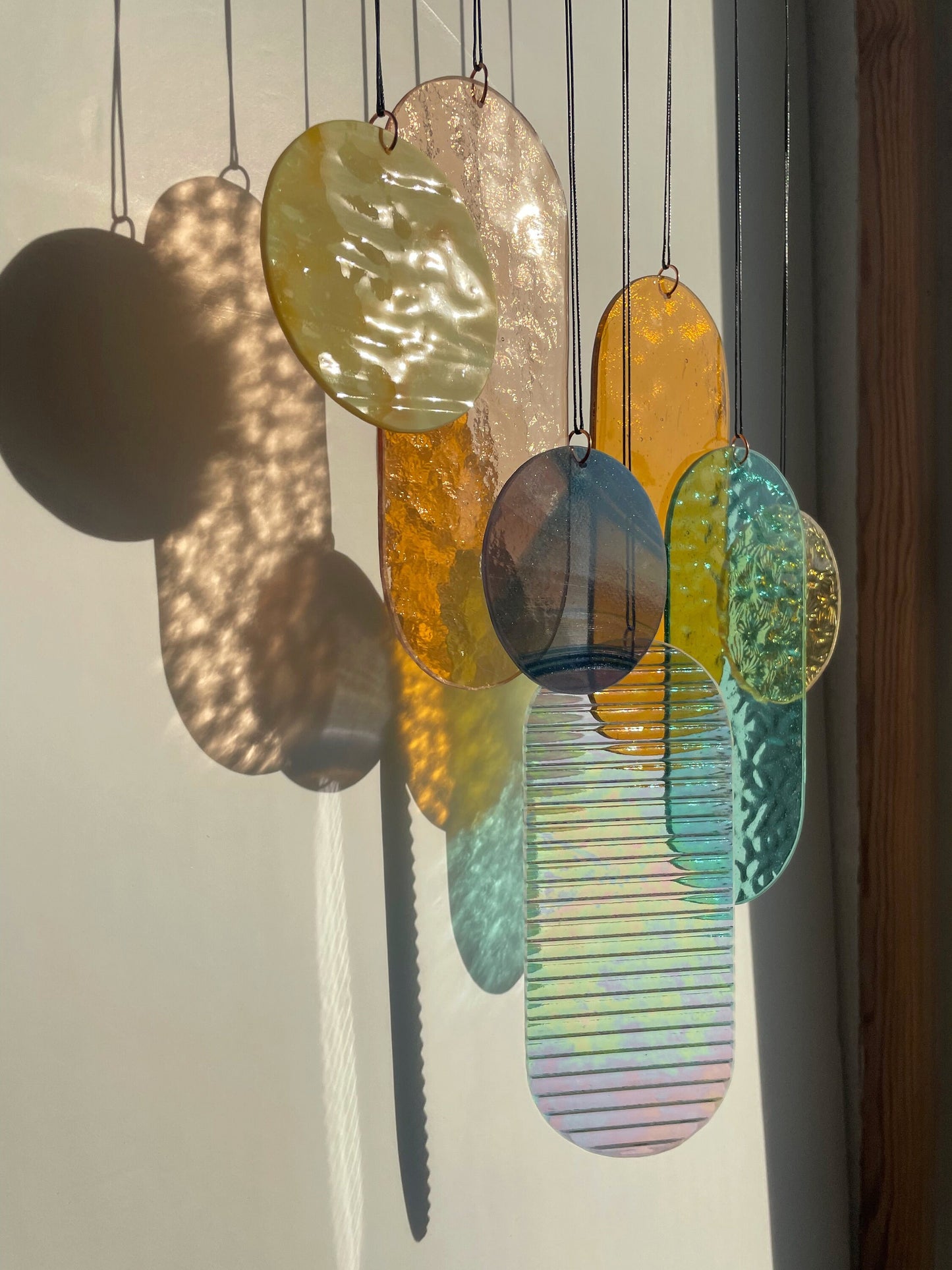 Wandbehang im Art Deco Stil, Modern Glass Art Sonnenfänger Lichtspiel mit geometrischem Glas