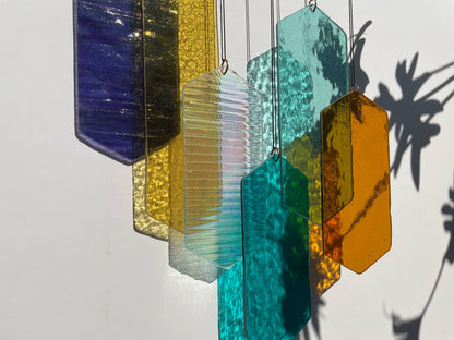 Mobile mit geometrischem Glas, Fenster Installation, Modern Glass Art Sonnenfänger Lichtspiel mit leuchtenden Elementen