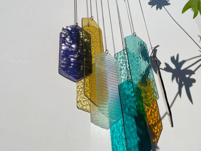 Mobile mit geometrischem Glas, Fenster Installation, Modern Glass Art Sonnenfänger Lichtspiel mit leuchtenden Elementen