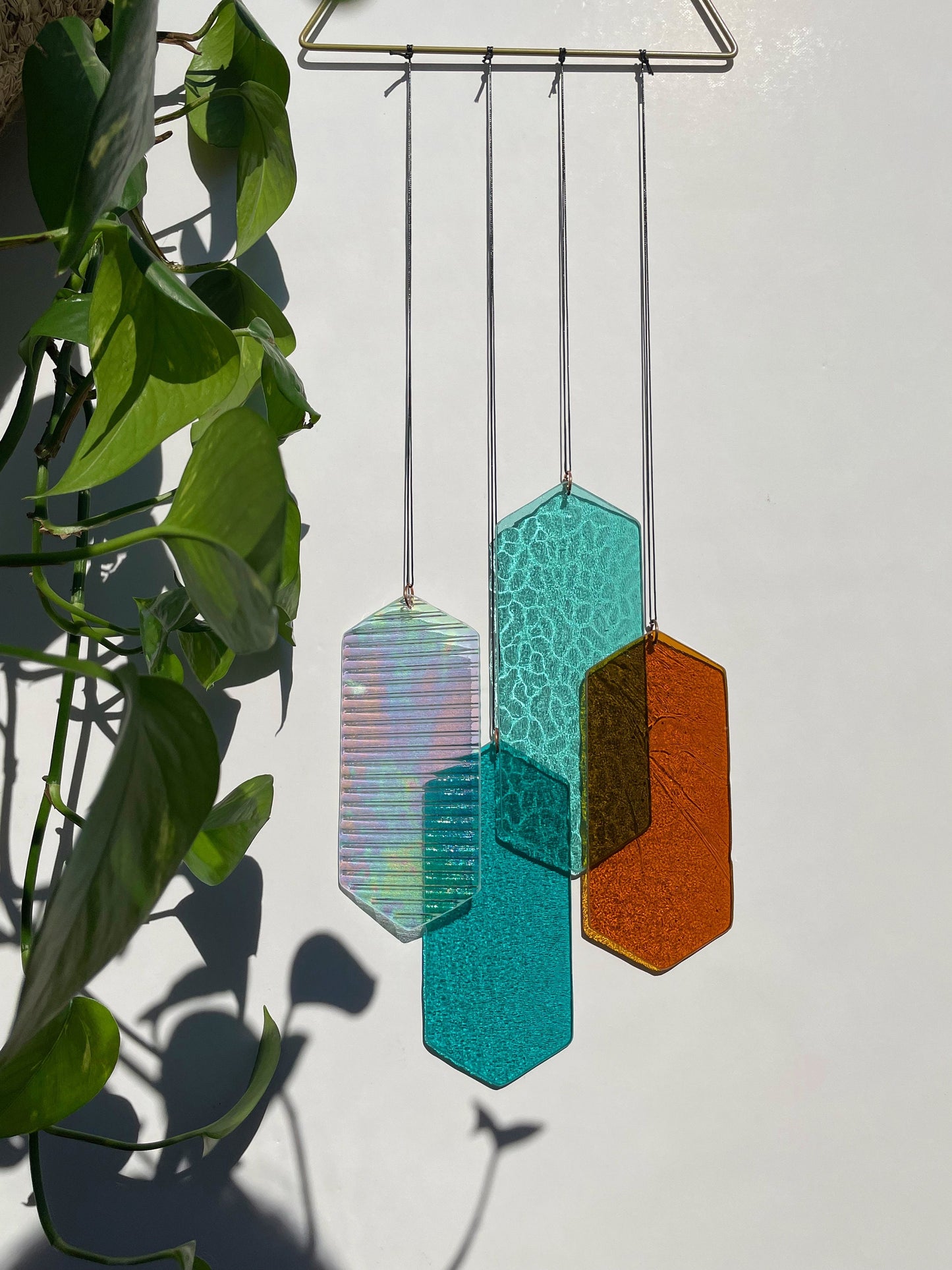 Mobile mit geometrischem Glas, Fenster Installation, Modern Glass Art Sonnenfänger Lichtspiel mit leuchtenden Elementen