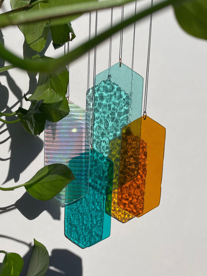 Mobile mit geometrischem Glas, Fenster Installation, Modern Glass Art Sonnenfänger Lichtspiel mit leuchtenden Elementen