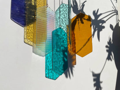 Mobile mit geometrischem Glas, Fenster Installation, Modern Glass Art Sonnenfänger Lichtspiel mit leuchtenden Elementen