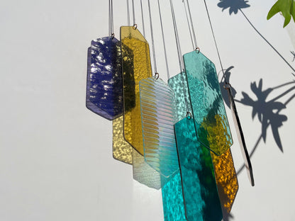 Mobile mit geometrischem Glas, Fenster Installation, Modern Glass Art Sonnenfänger Lichtspiel mit leuchtenden Elementen