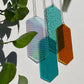 Mobile mit geometrischem Glas, Fenster Installation, Modern Glass Art Sonnenfänger Lichtspiel mit leuchtenden Elementen